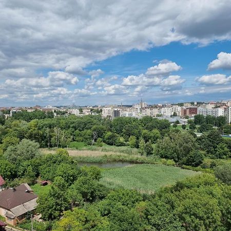 Світло Цілодобово Просторі Апартаменти Біля Гідропарку Топільче Ternopil Luaran gambar