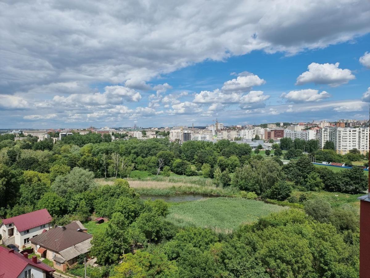 Світло Цілодобово Просторі Апартаменти Біля Гідропарку Топільче Ternopil Luaran gambar